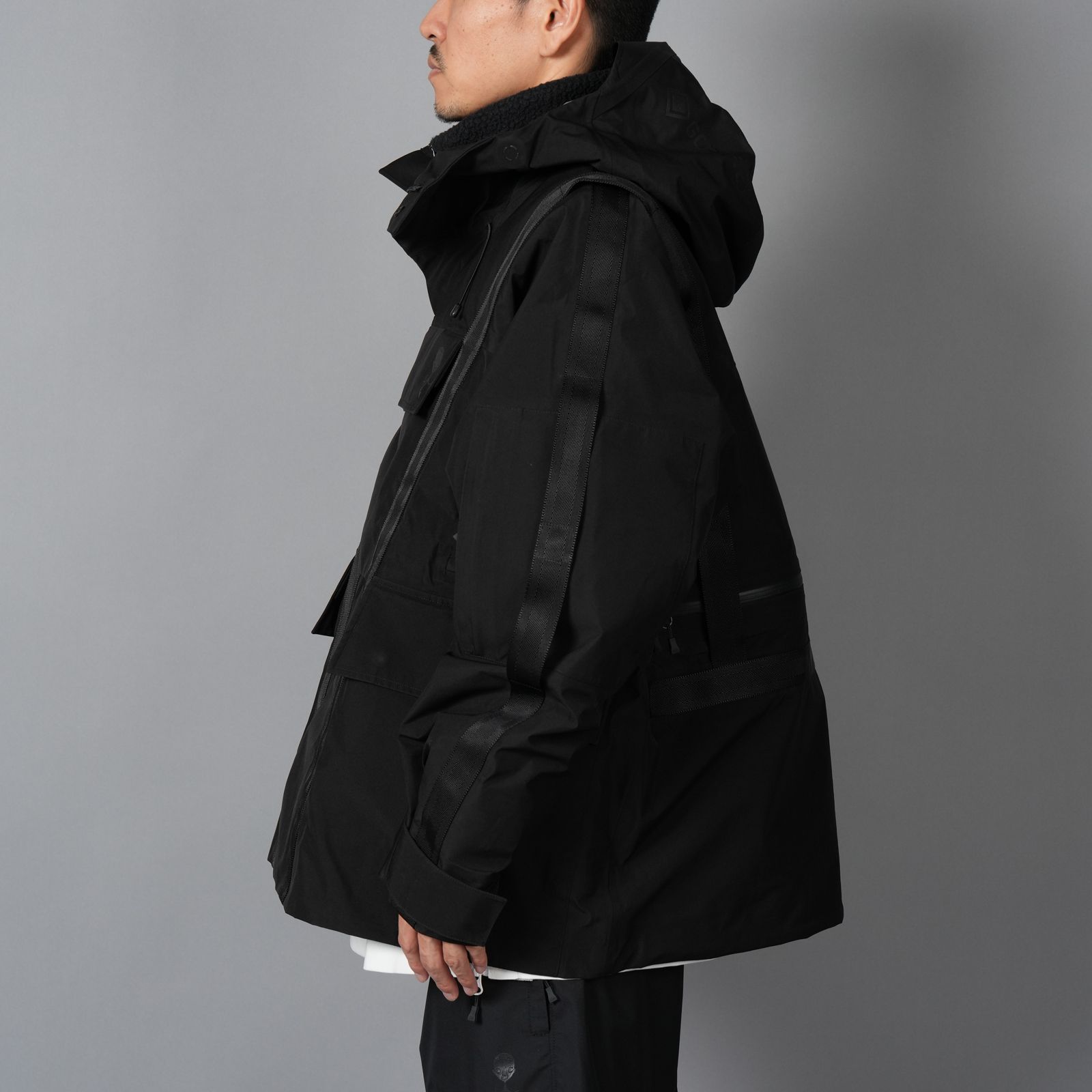 【限定】【D-VEC×ALMOSTBLACK】GORE-TEX 3L w/ POLARTEC DETACHABLE SHELL / マウンテンパーカ [防水・防風] (ブラック)