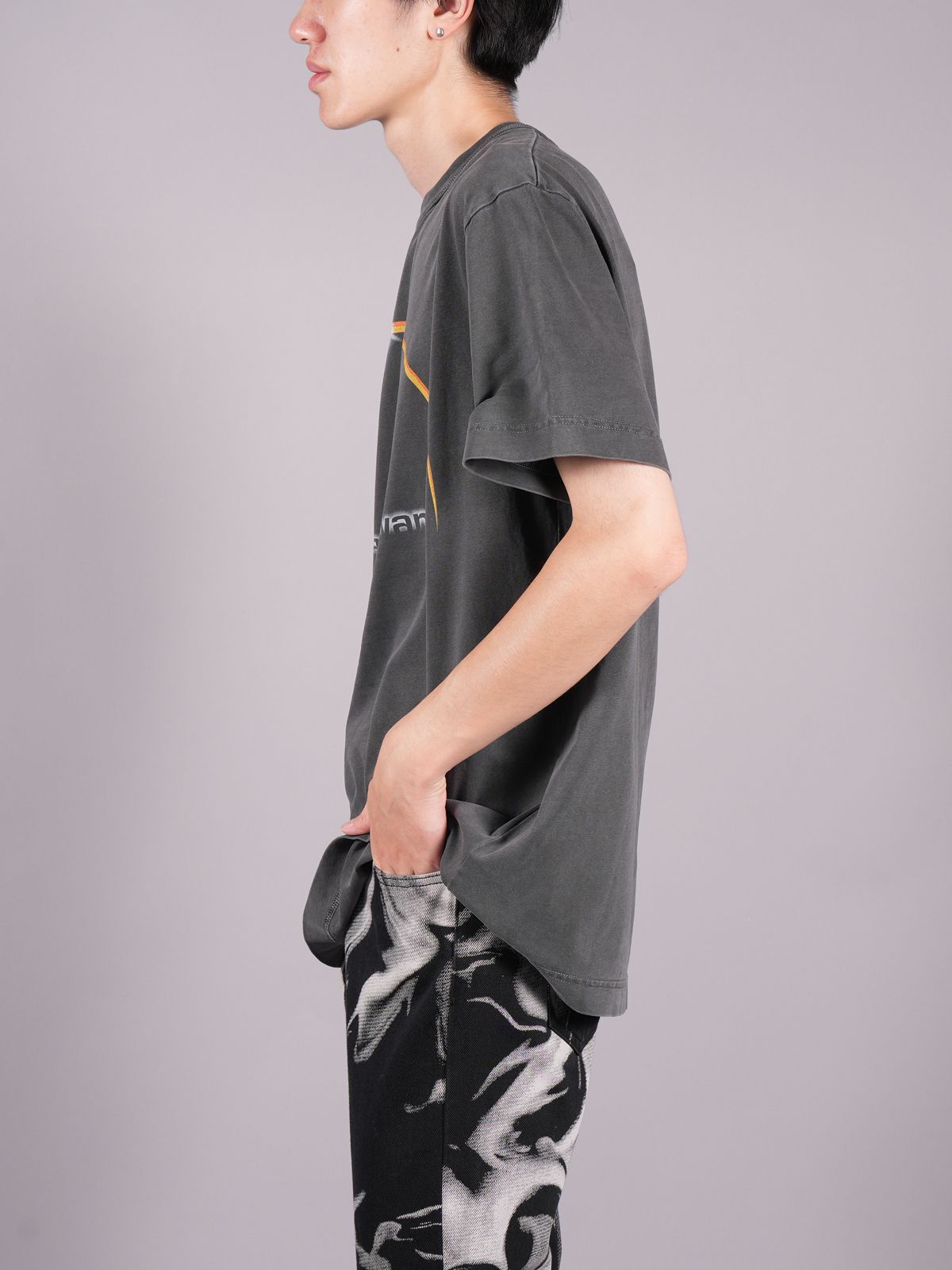 ラスト1点 / SHORT SLEEVE TEE WITH BACKLIT LOGO PRINT  / バックリット ロゴ プリント (アシッドブラック)
