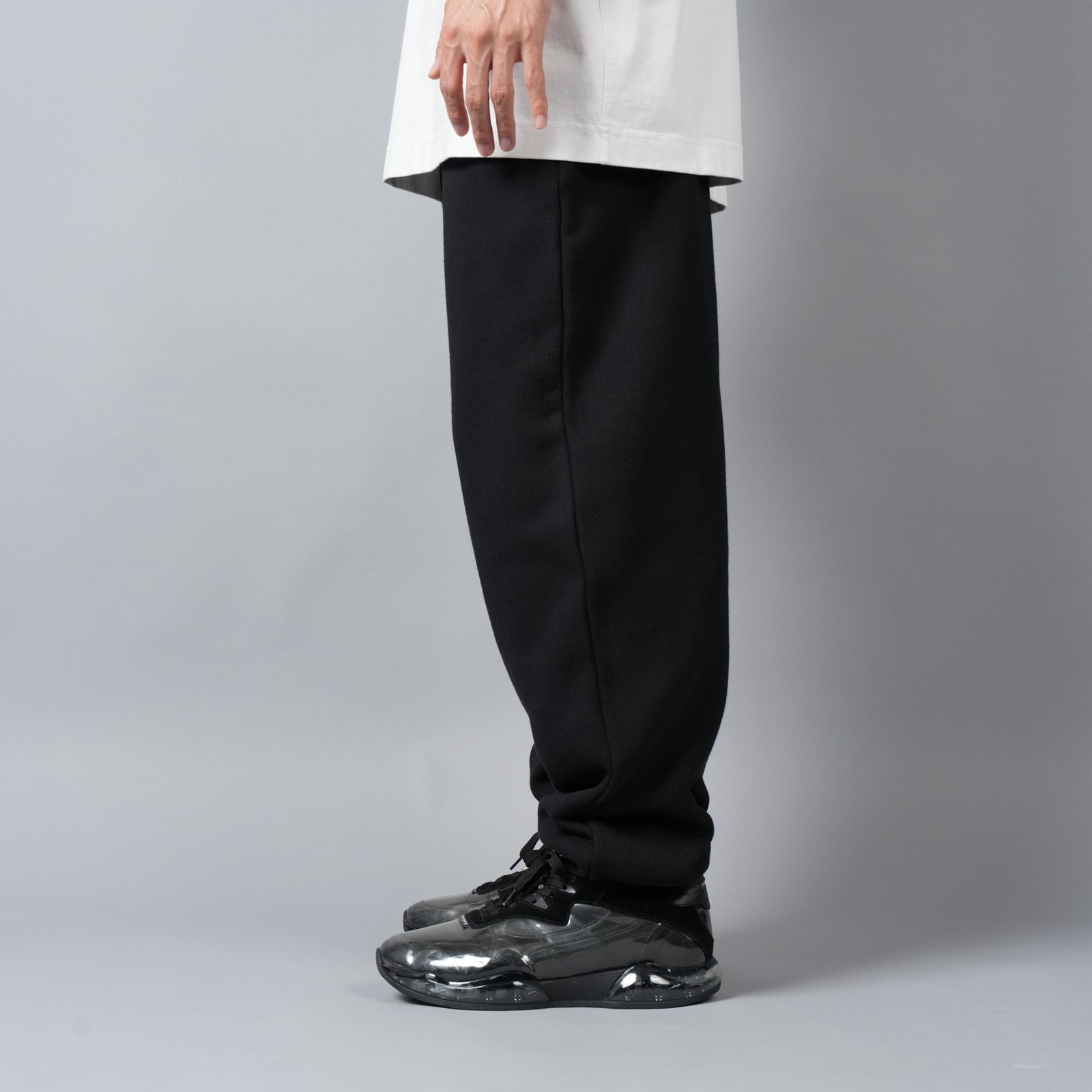 【定番アイテム】 ESSENTIAL TERRY CLASSIC SWEATPANT PUFF PAINT LOGO  / スウェットパンツ 【ユニセックス】 / ブラック