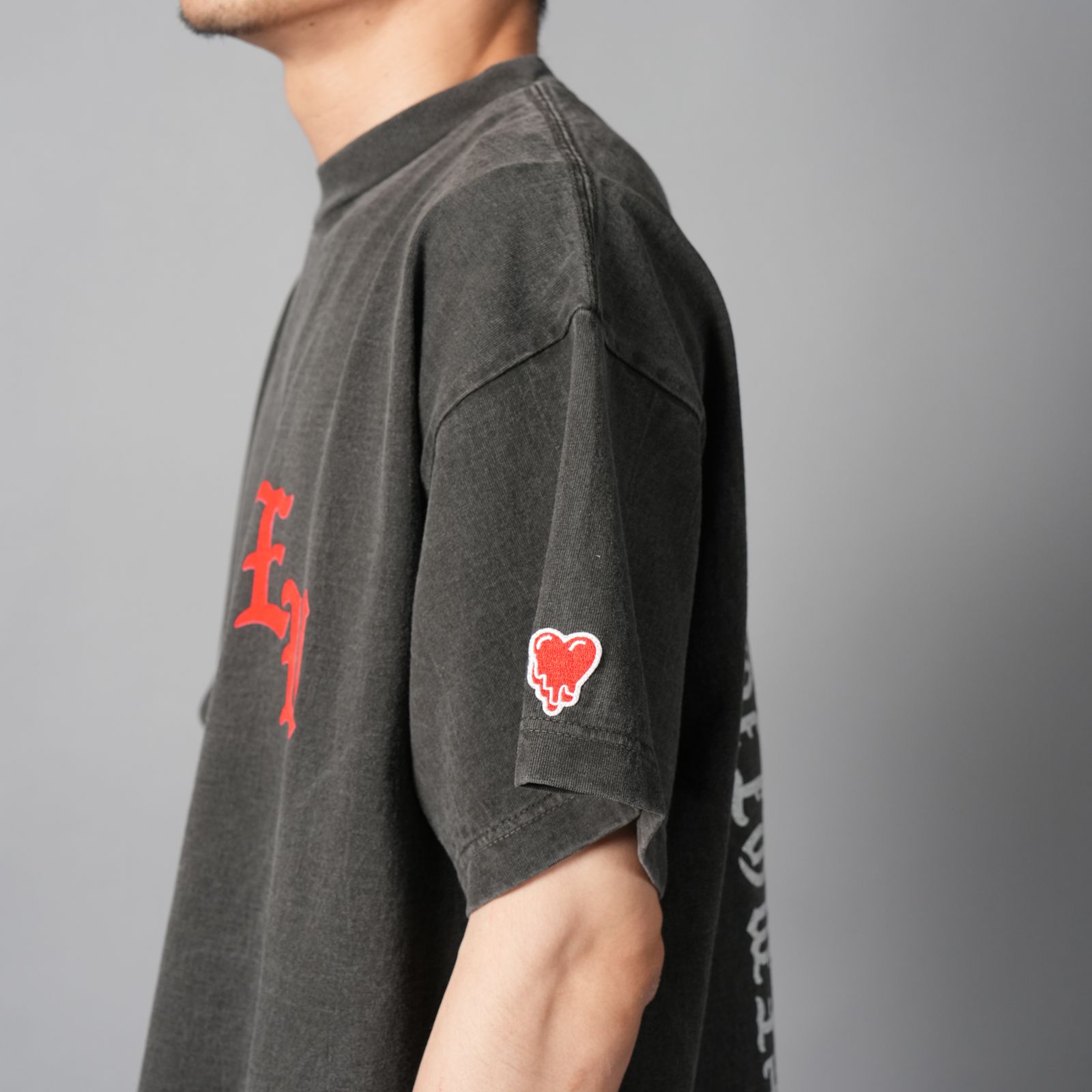 【コラボ】EU-HR1-0000-C04 / EU LOGO CL SS TEE / Tシャツ(ブラック)