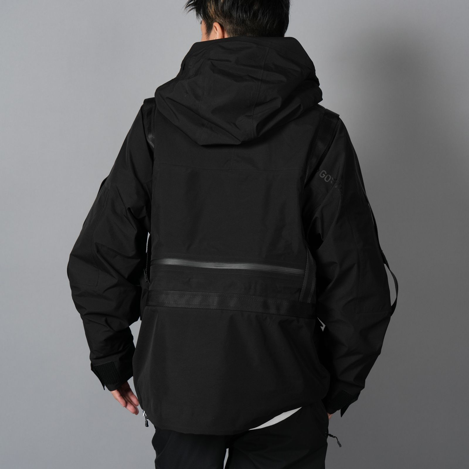 【限定】【D-VEC×ALMOSTBLACK】GORE-TEX 3L w/ POLARTEC DETACHABLE SHELL / マウンテンパーカ [防水・防風] (ブラック)