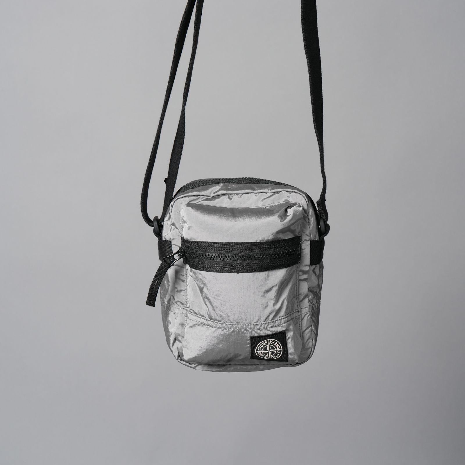 【再入荷】9200015 / COATED NYLON METAL IN ECONYL® / ポーチバッグ [ナイロンメタル](パールグレー)