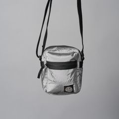 【再入荷】9200015 / COATED NYLON METAL IN ECONYL® / ポーチバッグ [ナイロンメタル](パールグレー)