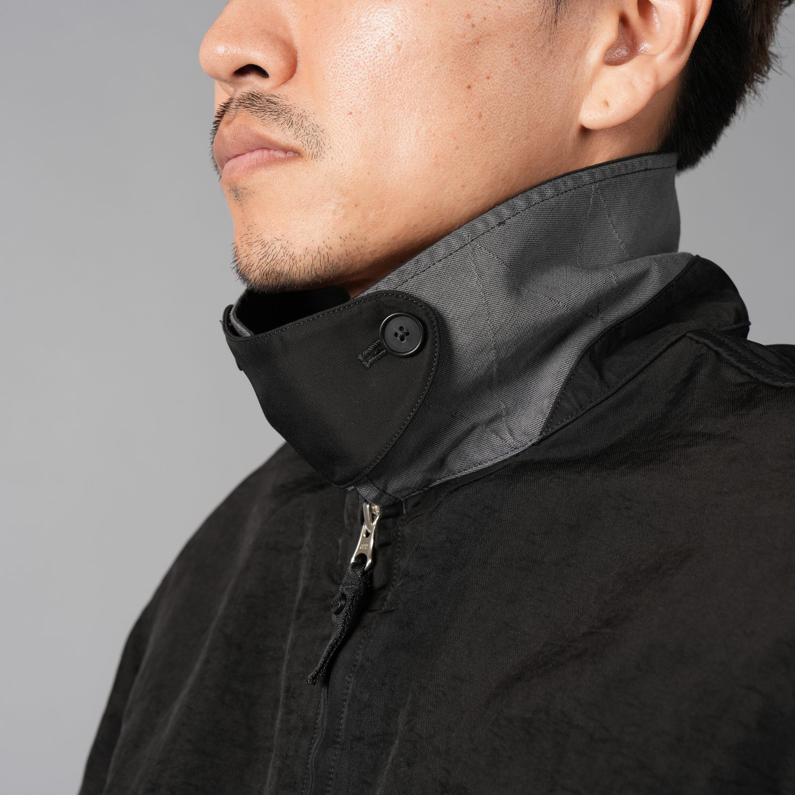 OUTERWEAR MEDIUM JACKET IN TRAMA 3D - NYLON FACE / ブルゾン (ブラック)