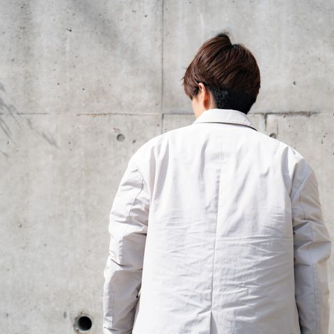 クラシカルな内側の仕立てのテーラードジャケット