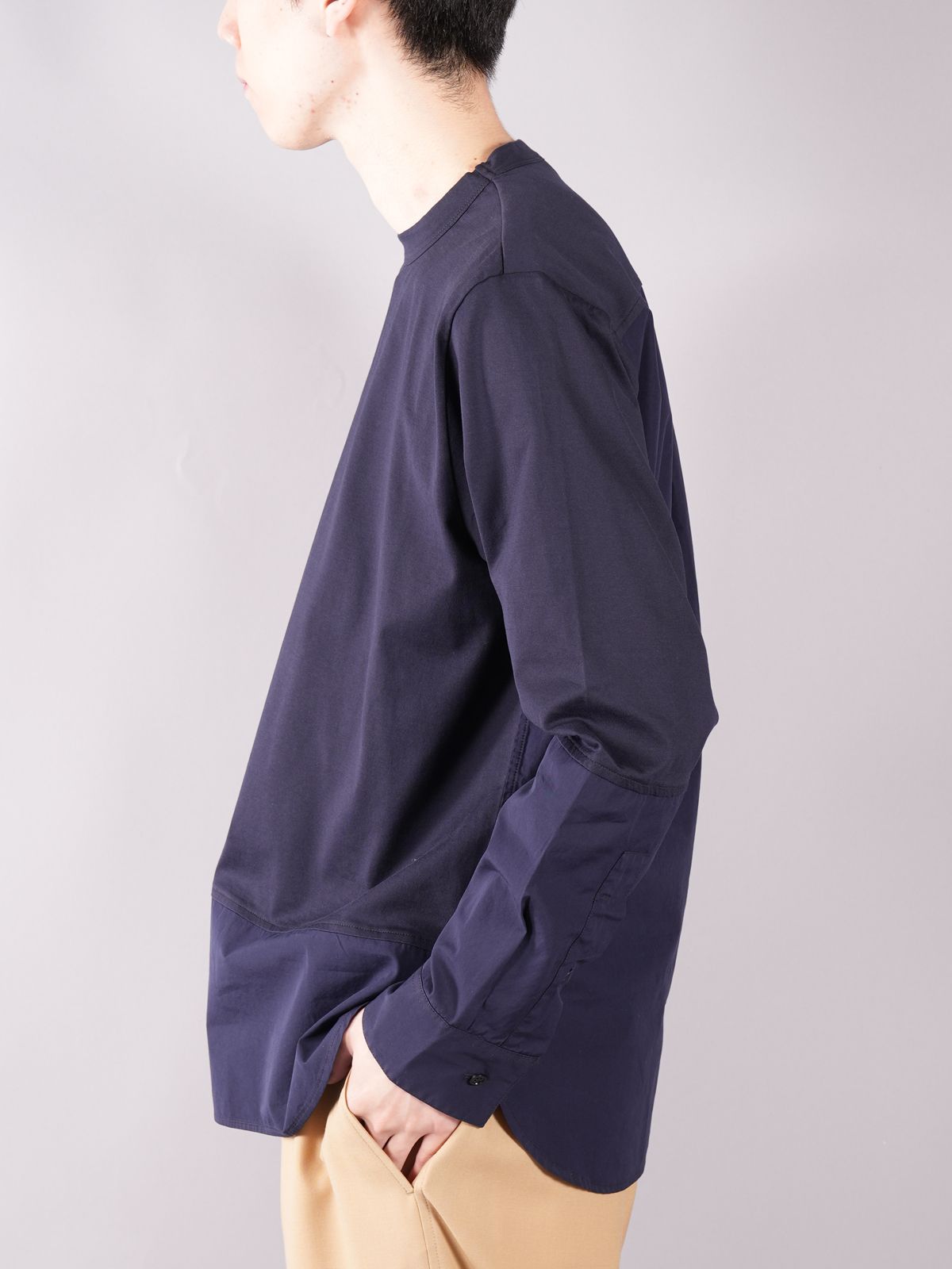 オーガニックコットンジャージー＆ポプリン製Tシャツ (ネイビー) - 48