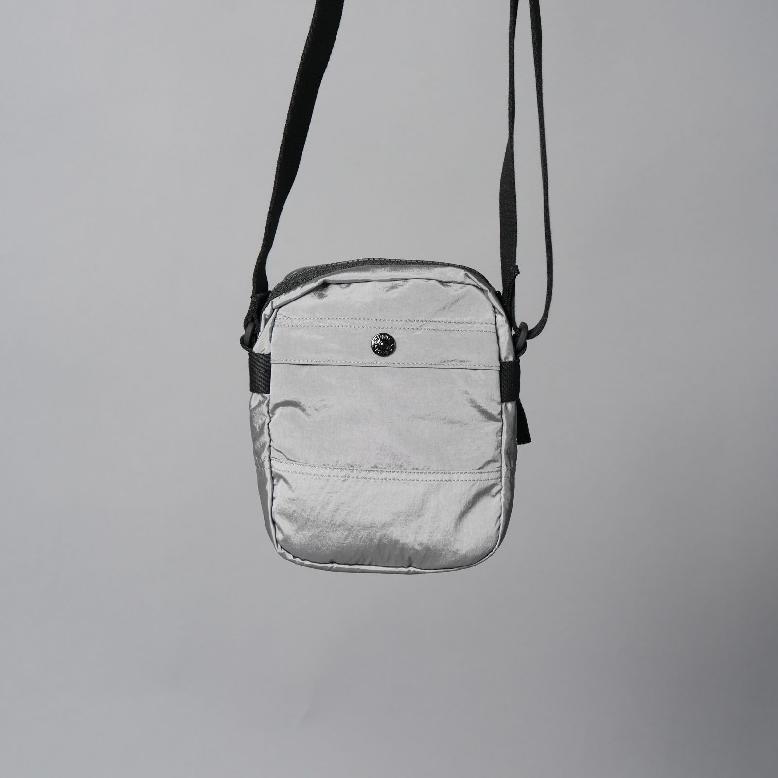 【再入荷】9200015 / COATED NYLON METAL IN ECONYL® / ポーチバッグ [ナイロンメタル](パールグレー)