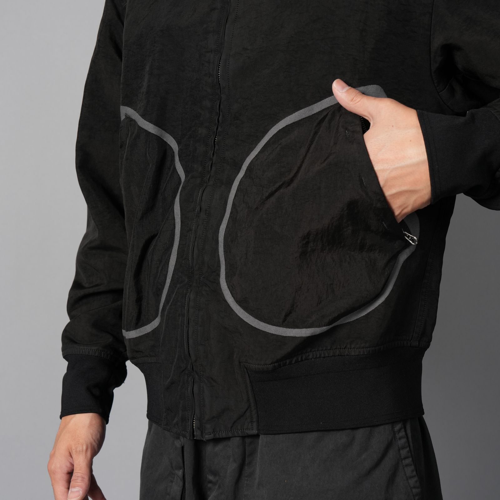 OUTERWEAR MEDIUM JACKET IN TRAMA 3D - NYLON FACE / ブルゾン (ブラック)