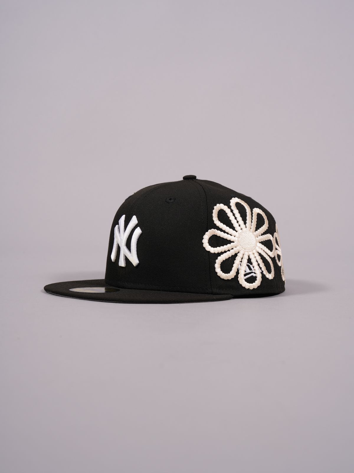 MADE IN EFFORT - 【残りわずか】 BLACK W/CREAM NY YANKEE FITTED / 59FIFTY / ベースボール キャップ 【カスタム】 (ブラック/グレー) | Confidence