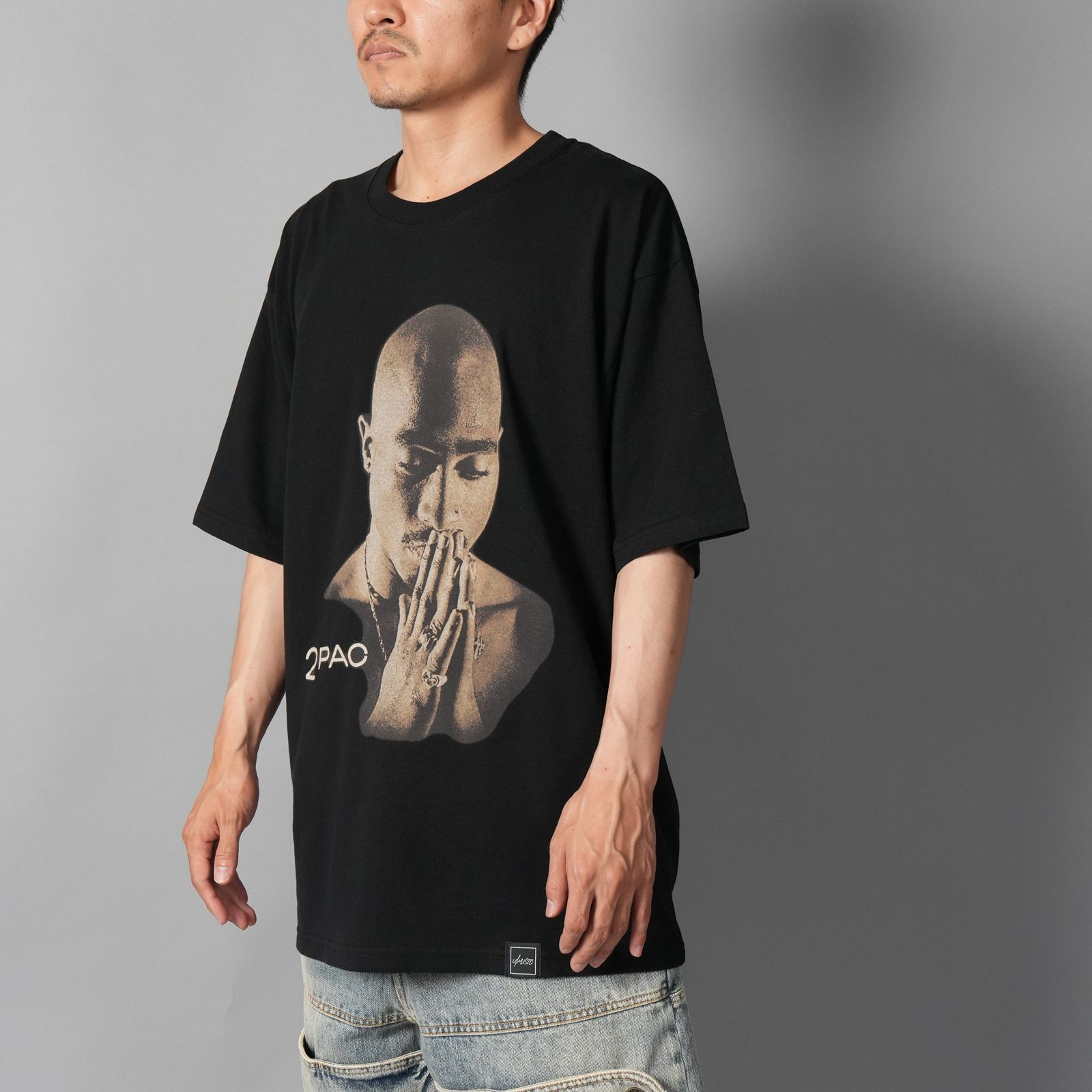 UIZZ-24037 / Tupac / All Eyez On Me Trk List SS / Tシャツ (ブラック)
