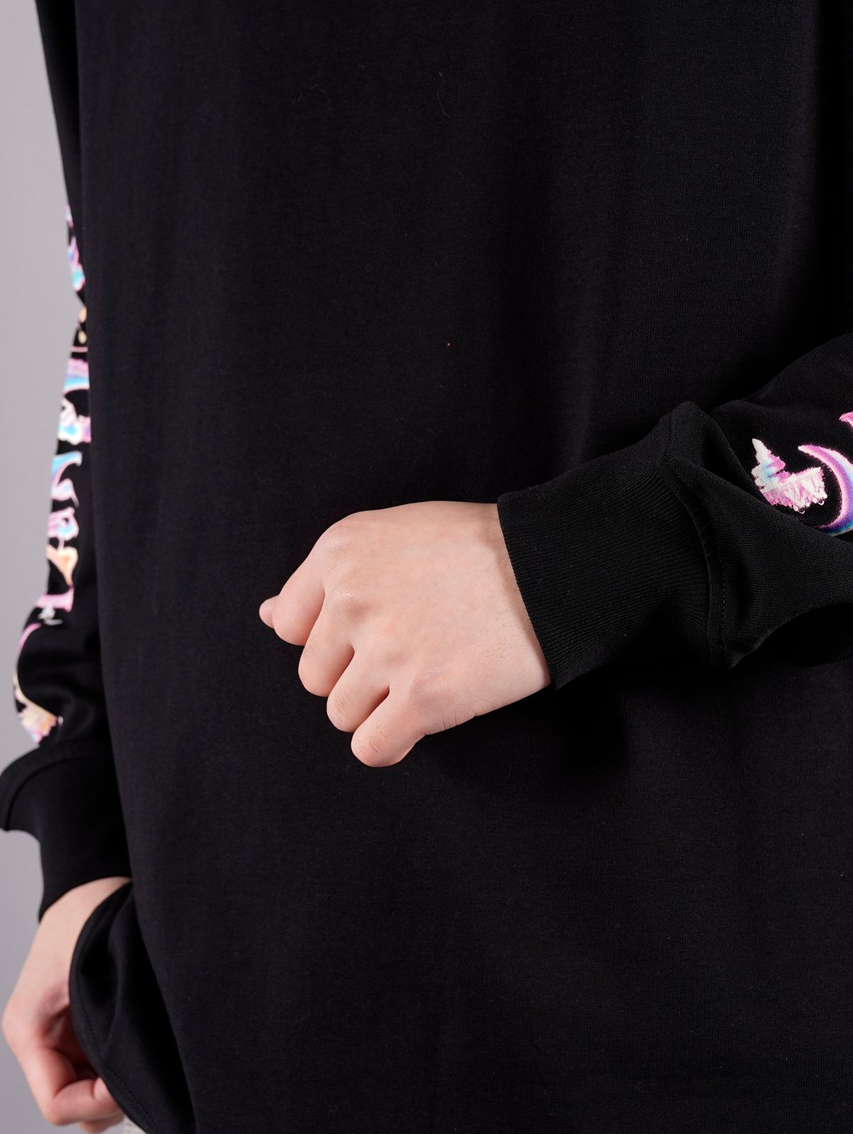 ラスト1点 / LONG SLEEVE SHIRT WITH LOGO GRAPHIC / ロングスリーブシャツ ウィズ ロゴ グラフィック (ブラック)