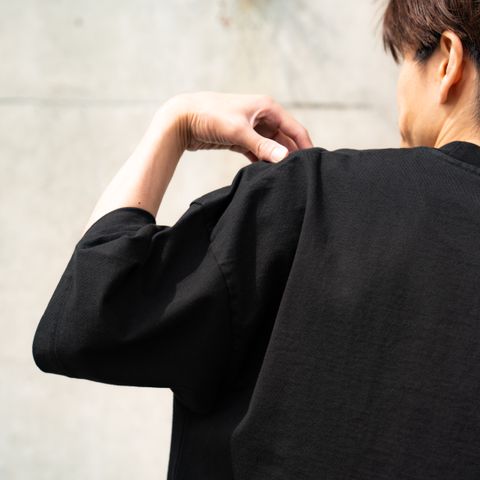 ベーシックなTシャツでありながらシルエット丈のバランスなどを突き詰めた定番Tシャツ。