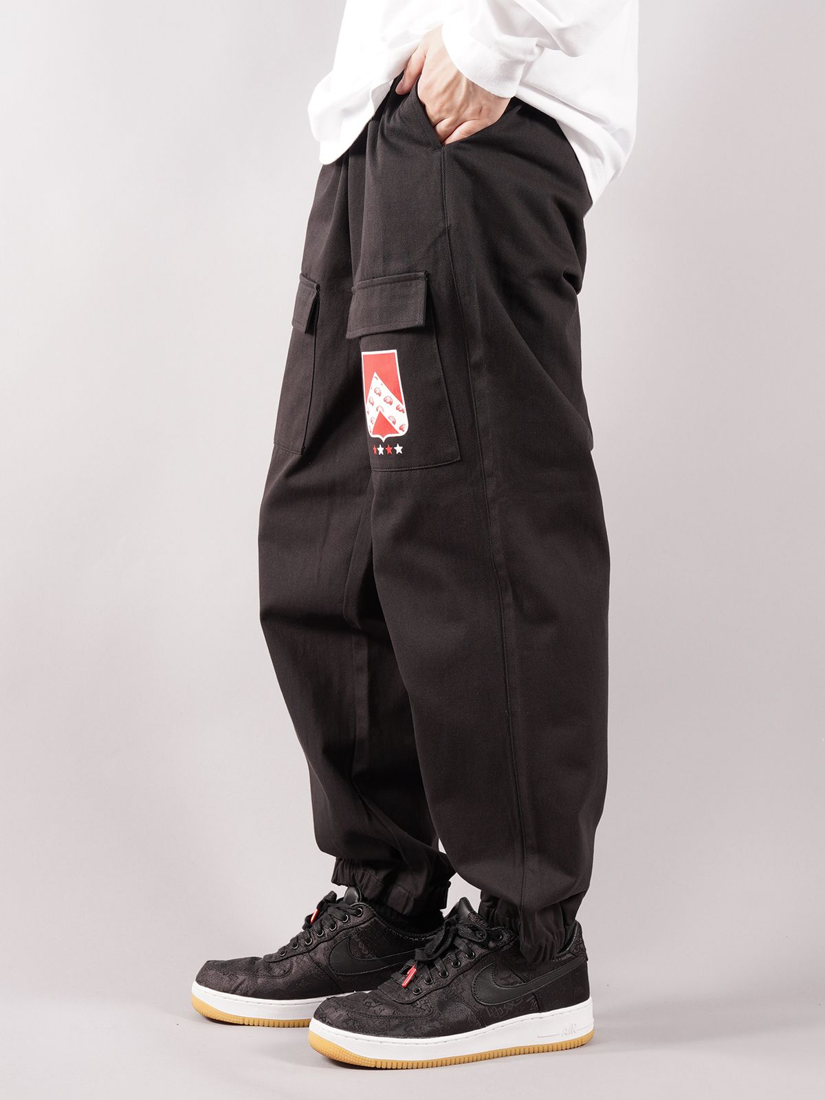 【ラスト1点】 BADGE TRACK PANTS / バッジトラックパンツ (ブラック)