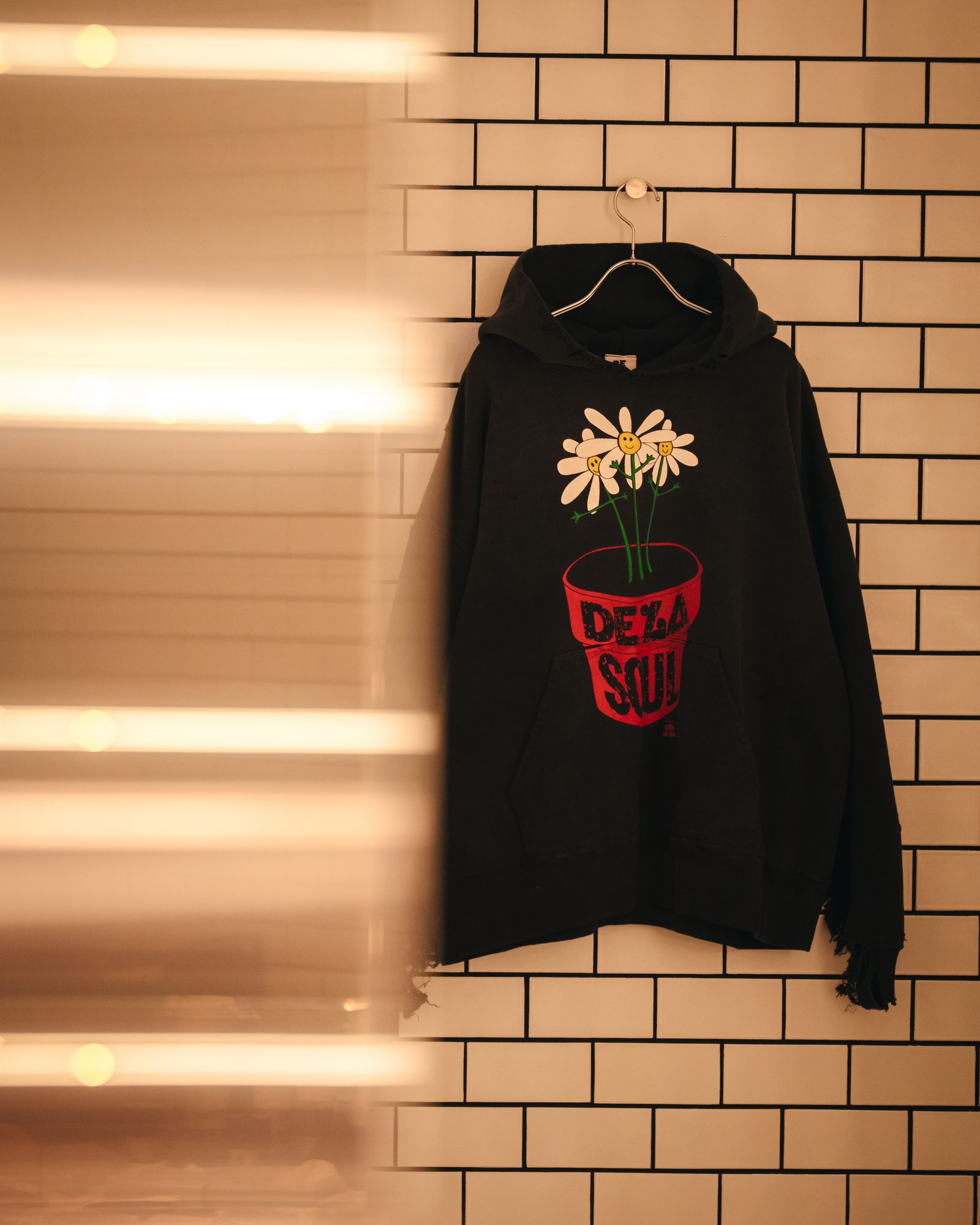【コラボ】SM-HR1-0000-C19 / DLS_HOODIE / DE LA SOUL / BLACK / パーカー・フーディー (ブラック)