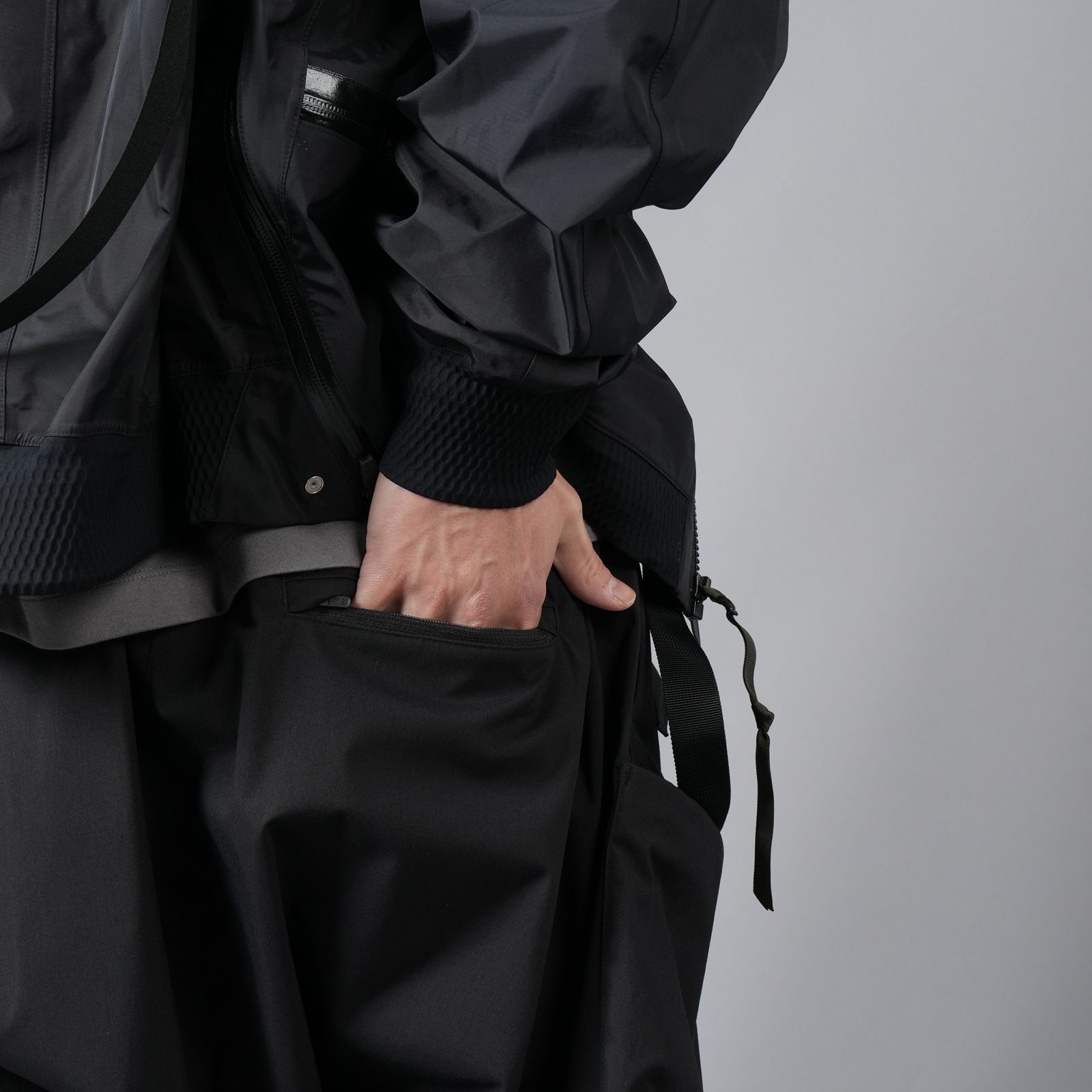 【ラスト1点】P30A-E / Encapsulated Nylon Articulated Cargo Pant / ナイロン カーゴパンツ / パンツ  [ウルトラワイドフィット](ブラック)