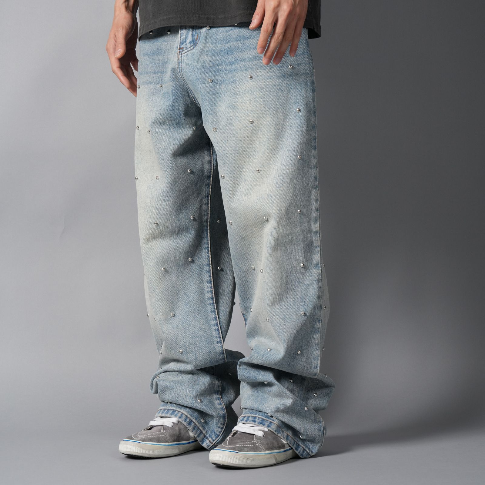 LAX, baggy studded denim (light wash) / デニムパンツ (ウォッシュドブルー)