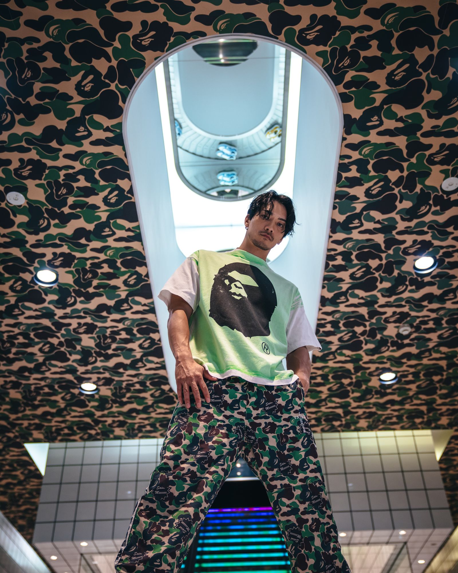 【残りわずか】【コラボ】SM-HR1-0000-C34 / BAPE_SS TEE / HANDPRINT / Tシャツ (ホワイト/グリーン)