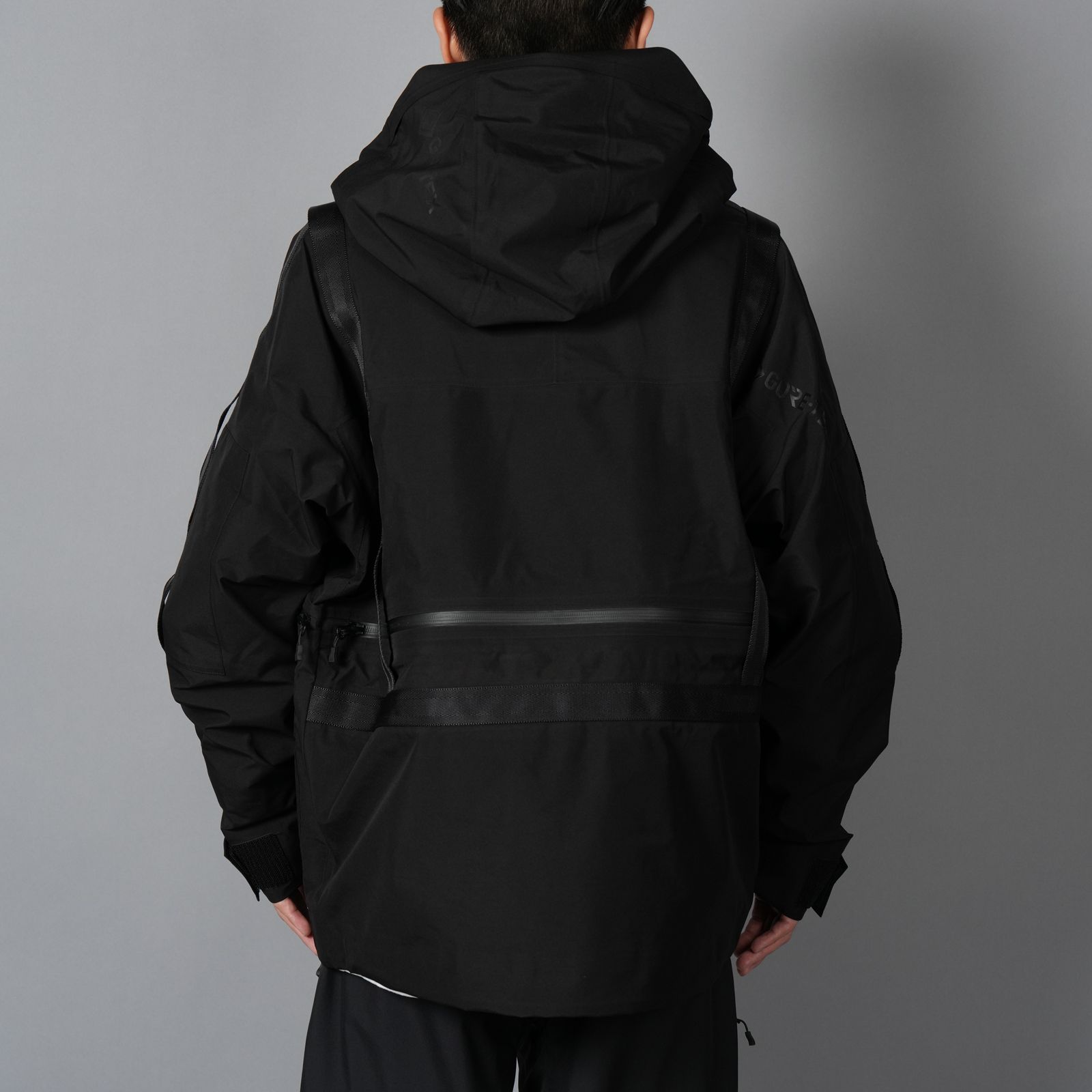 【限定】【D-VEC×ALMOSTBLACK】GORE-TEX 3L w/ POLARTEC DETACHABLE SHELL / マウンテンパーカ [防水・防風] (ブラック)