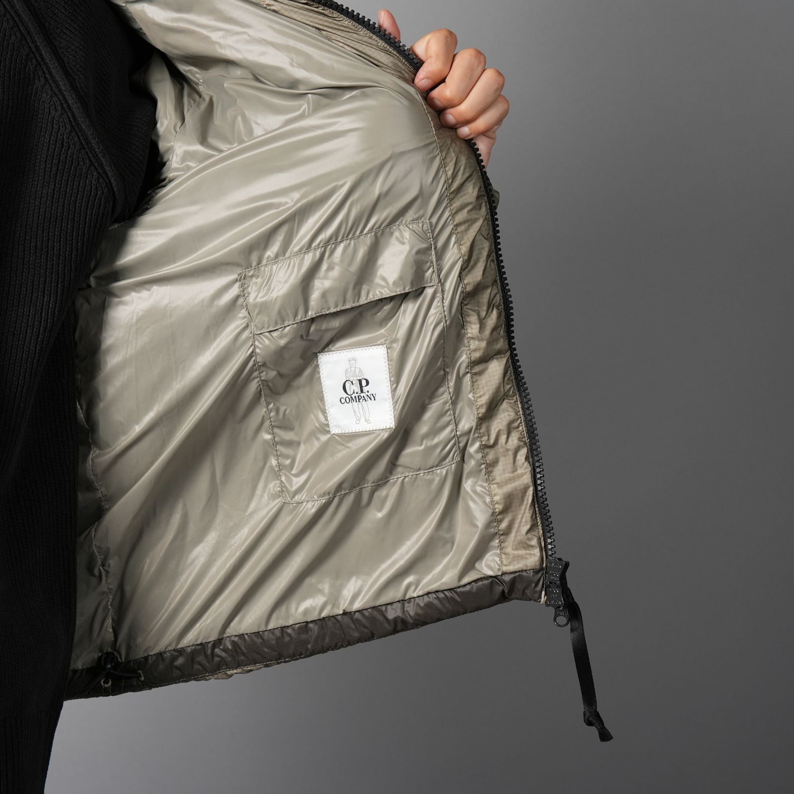 【残りわずか】D.D. SHELL HOODED DOWN JACKET / フーデッド ダウンジャケット (フォールンロック)