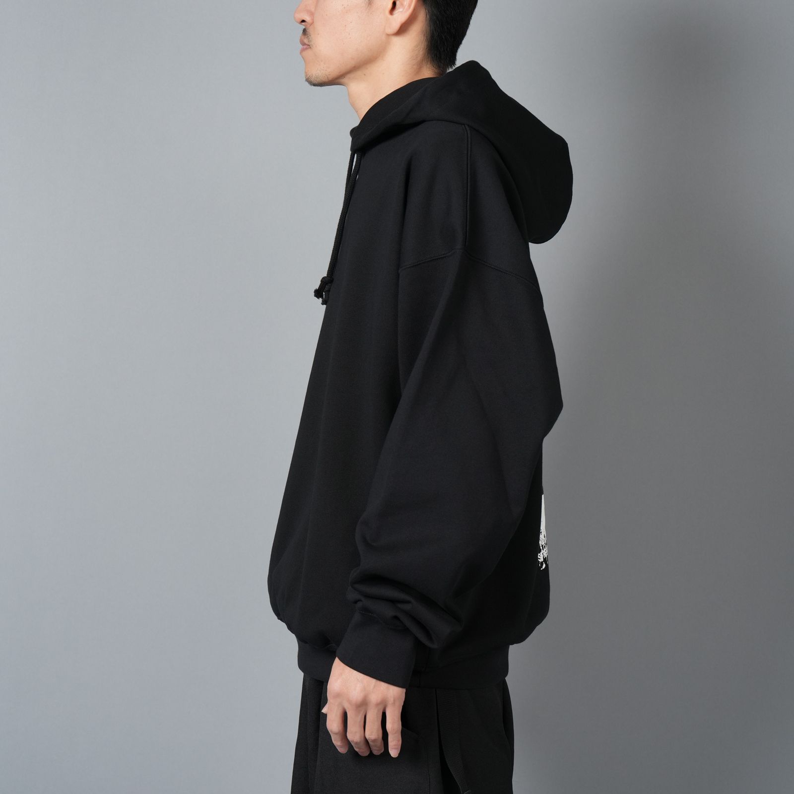 U GFX HOODIE / ユニセックス グラフィックス フーディー  (ブラック)