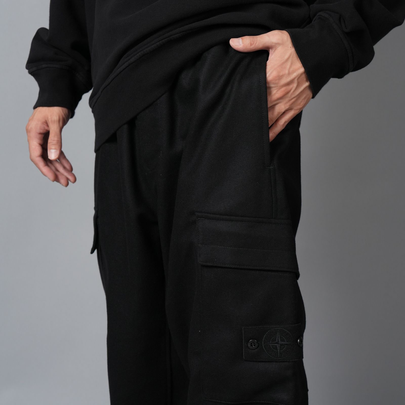 3100021 WOOL NYLON FLANNEL_STONE ISLAND GHOST / カーゴパンツ (ブラック)