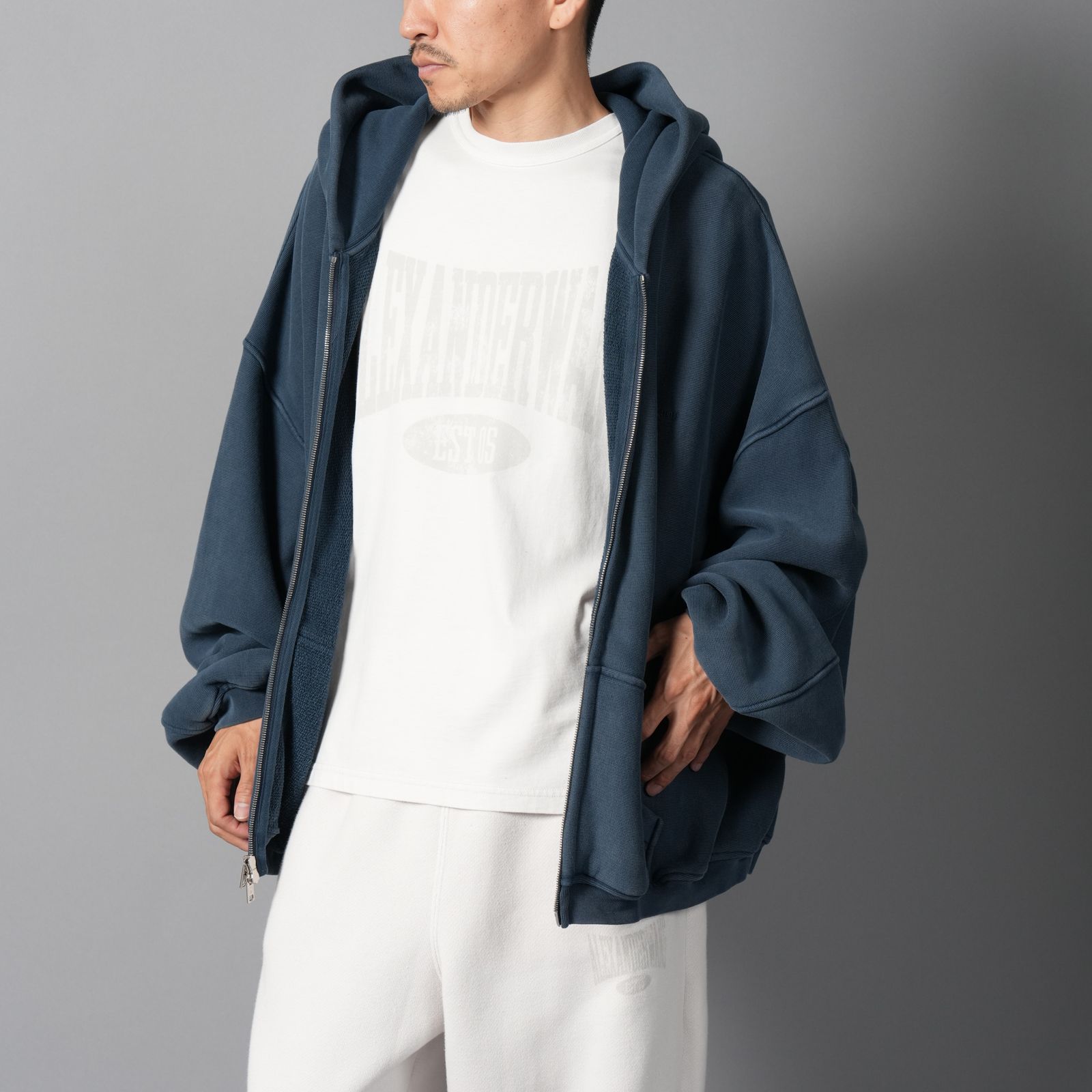 【残りわずか】ZIP UP HOODIE W / GRAPHIC LOGO / ジップアップフーディー グラフィックロゴ / ジップアップパーカー (ウォッシュドネイビー)