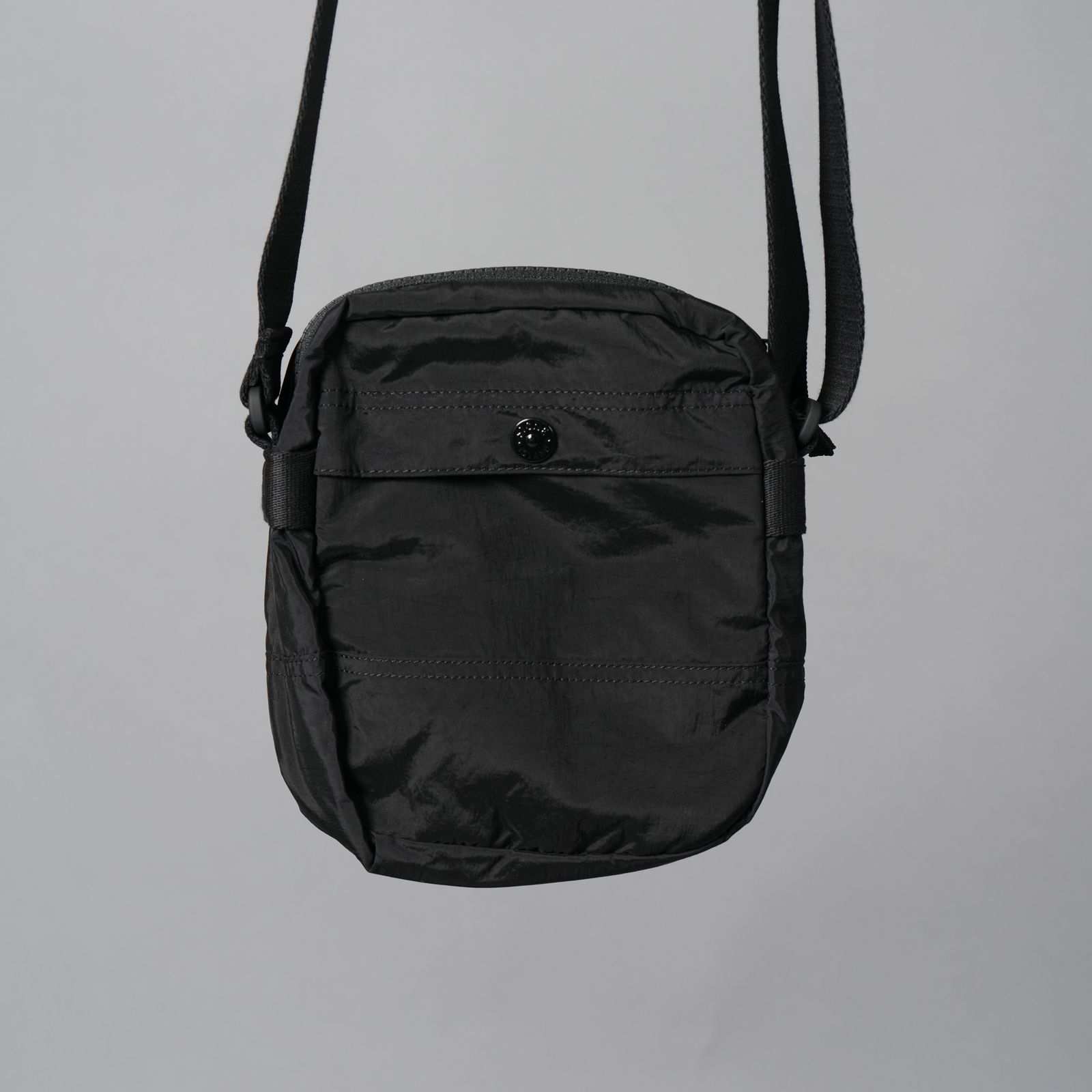 【再入荷】9200015 / COATED NYLON METAL IN ECONYL® / ポーチバッグ [ナイロンメタル](ブラック)