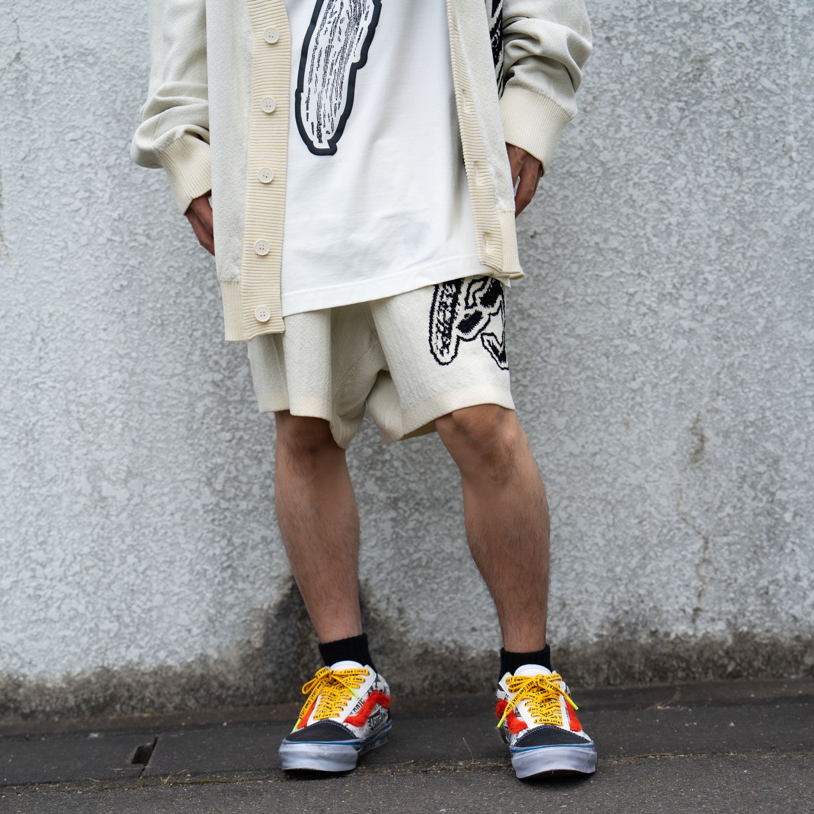 ファッションとスポーツの調和を目指してデザインされた、「Y-3 LOGO KNIT CARDIGAN」。