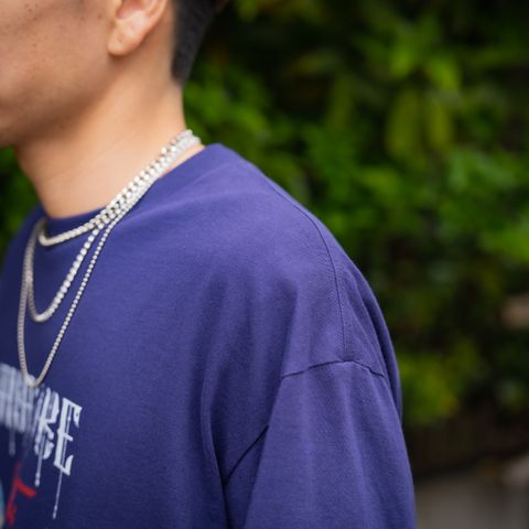 今シーズンのテーマでもある"ANANKE"のグラフィックをプリントしたTシャツ
