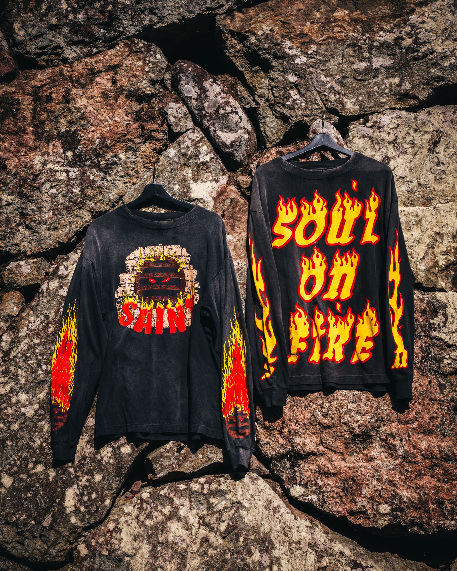 ©SAINT M×××××× - 【残りわずか】SM-YS1-0000-012 / LS TEE / SOUL ON FIRE / BLACK /  ロンT・カットソー (ブラック) | Confidence