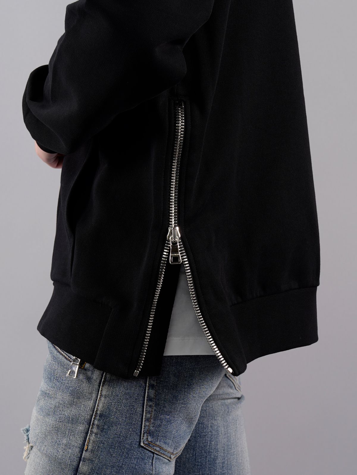 BALMAIN - 【ラスト1点】Black cotton sweatshirt with white Balmain