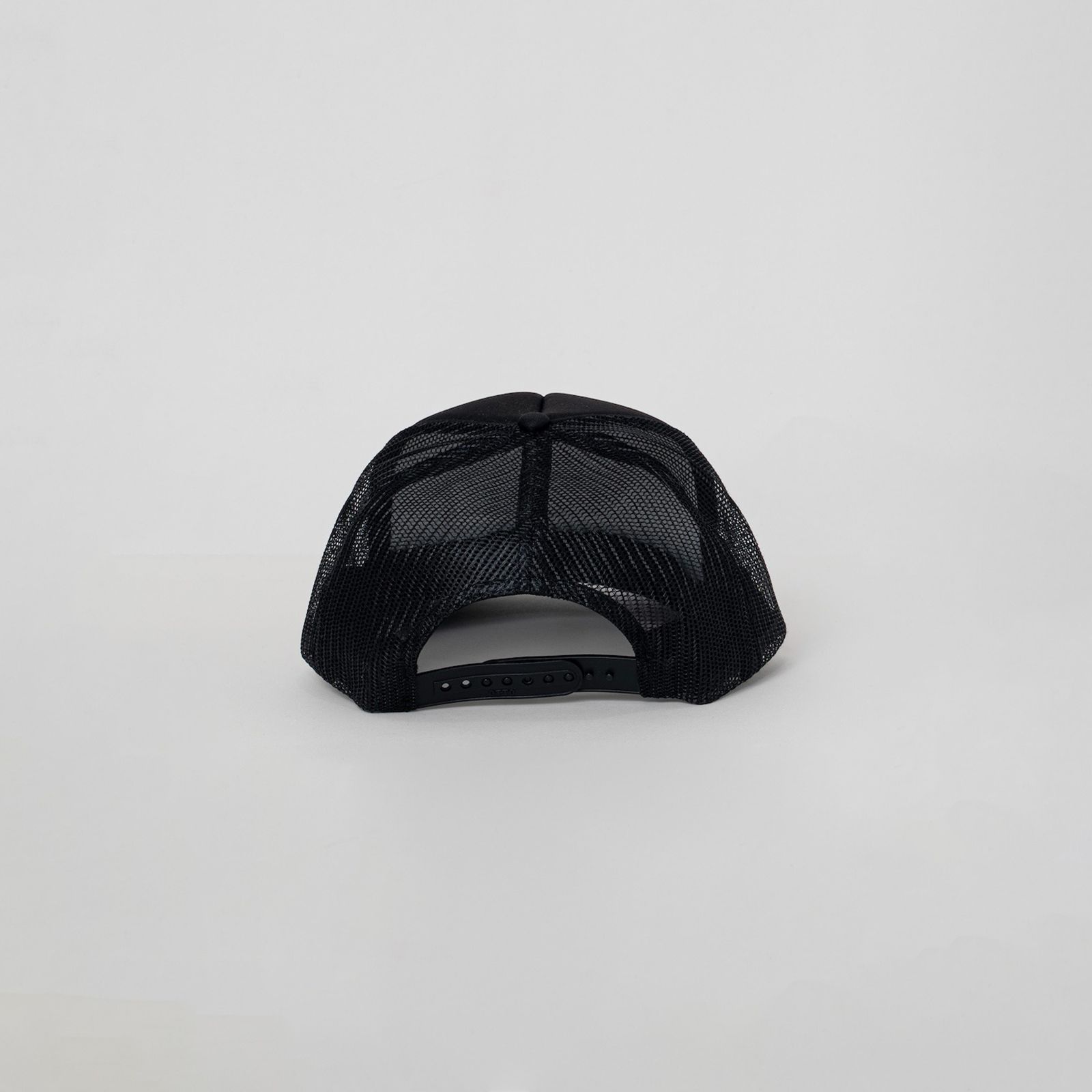 EMBROIDERED TRUCKER CAP "LM CLOTHING"   / メッシュキャップ (ブラック/ブラック)