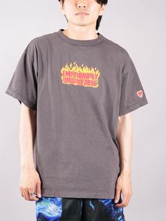 ラスト1点 / HEARTS ON FIRE T / Tシャツ   (チャコール)
