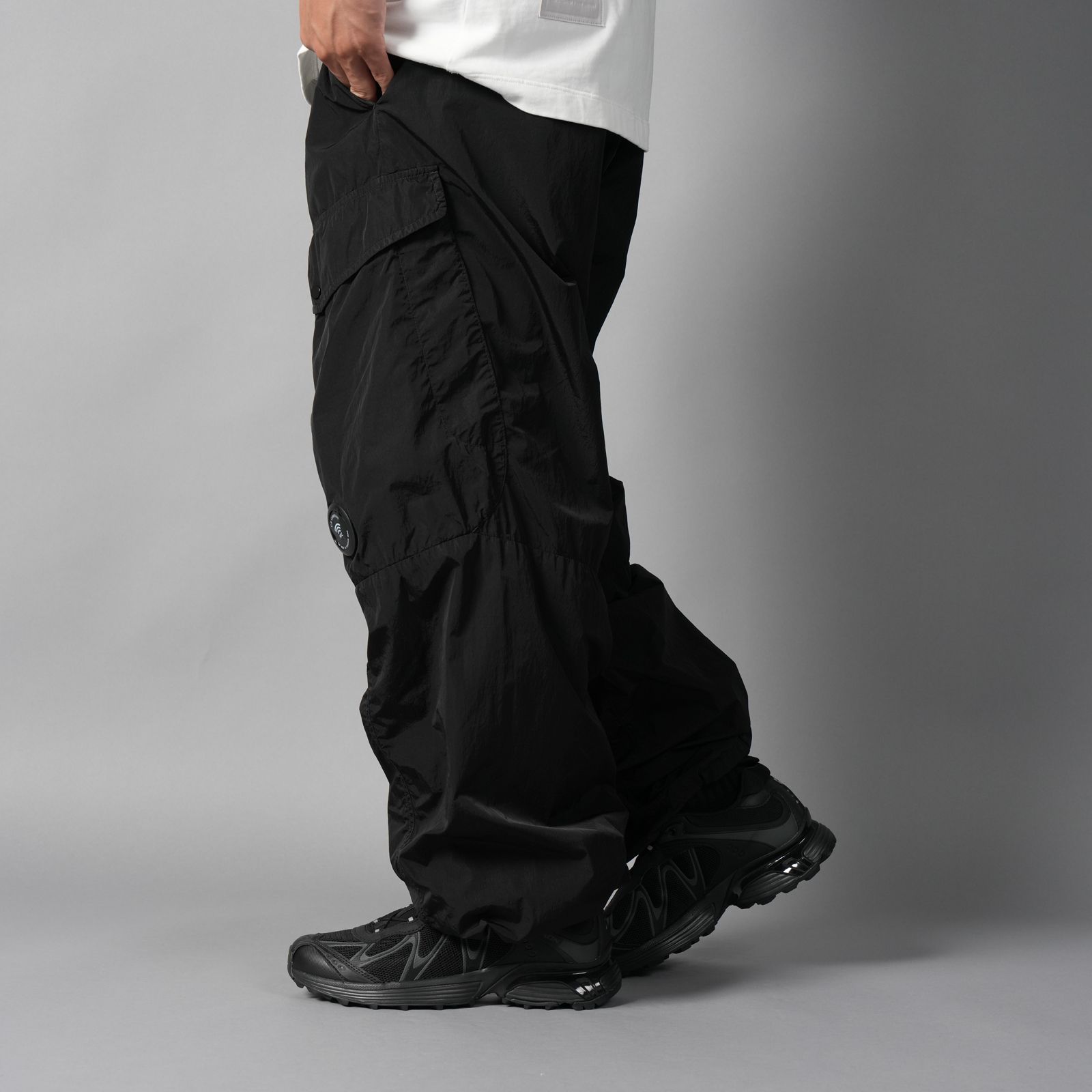 【残りわずか】CHROME-R BOXY SEAMLESS CARGO PANTA / カーゴパンツ (ブラック)