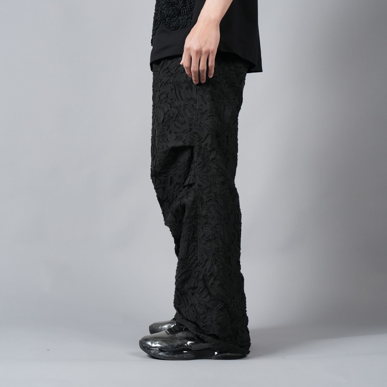 TAAKK - 【ラスト1点】 CUT JACQUARD PARACHUTE PANTS / カットジャガード パラシュートパンツ (ホワイト) |  Confidence