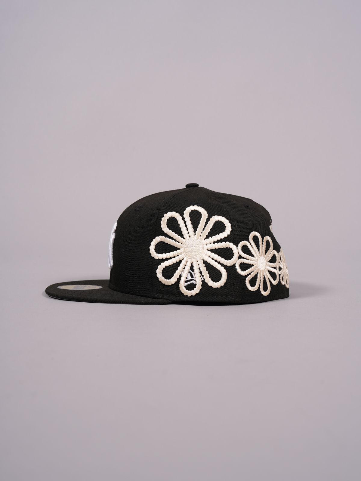 【残りわずか】 BLACK W/CREAM NY YANKEE FITTED / 59FIFTY / ベースボールキャップ 【カスタム】  (ブラック/グレー)