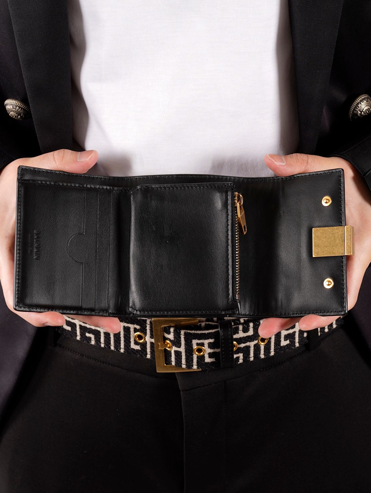 BF1 1945 FLAP COMPACT WALLET-MONOGRAM / モノグラム ジャカード コインポーチ (ミニ財布) / ブラウン / カーフスキン / 定番商品 / メンズ