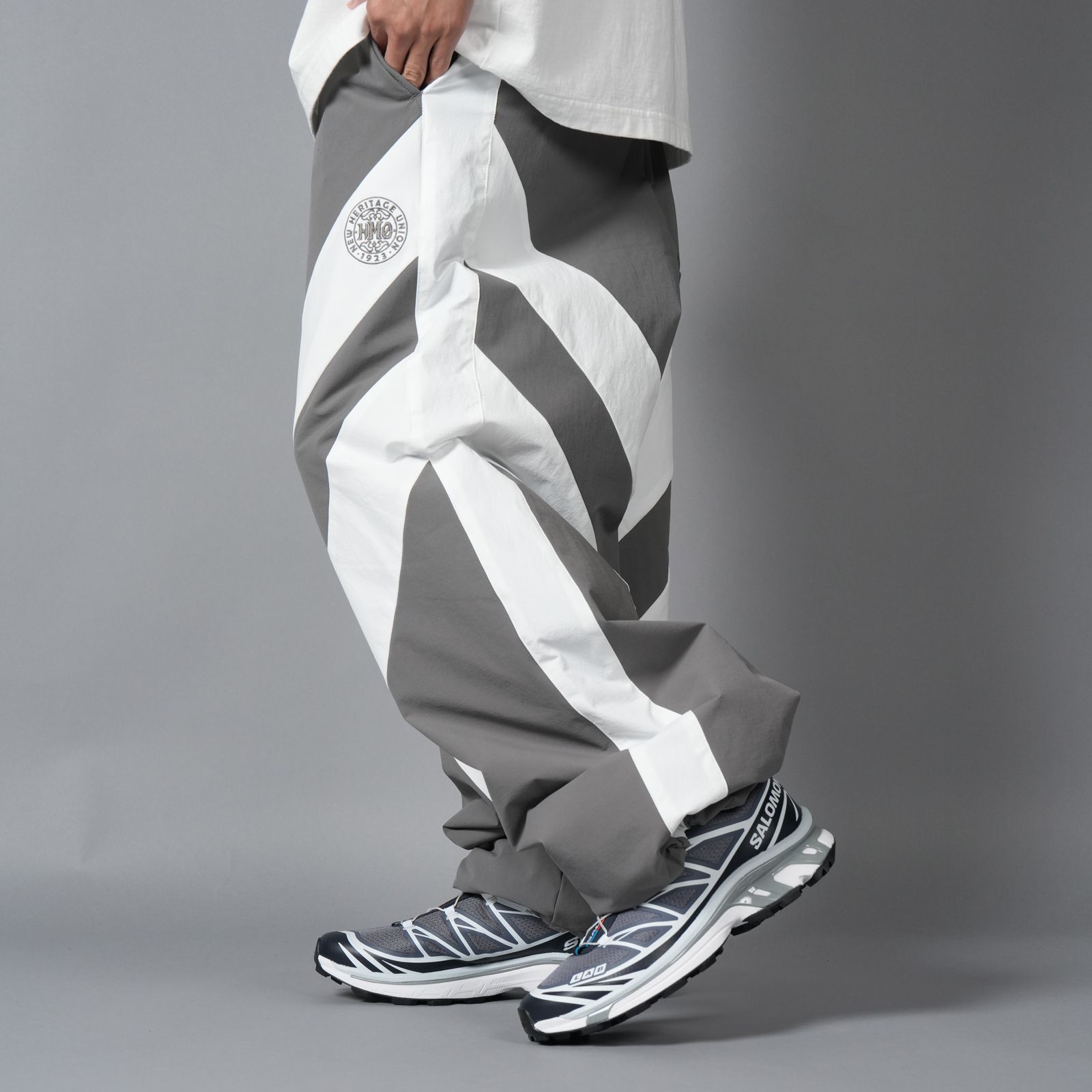 【ラスト1点】CHEVRON PUFFER NYLON TROUSER / ナイロントラウザー (グレー/ホワイト)