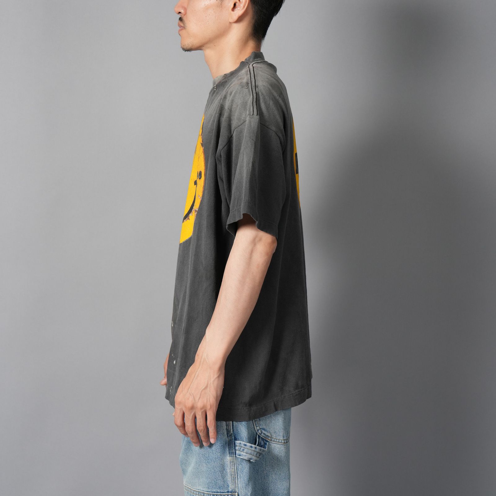 【コラボ】SM-HR1-0000-C01 / KLF_SS TEE / SMILE / BLACK / Tシャツ (ブラック)