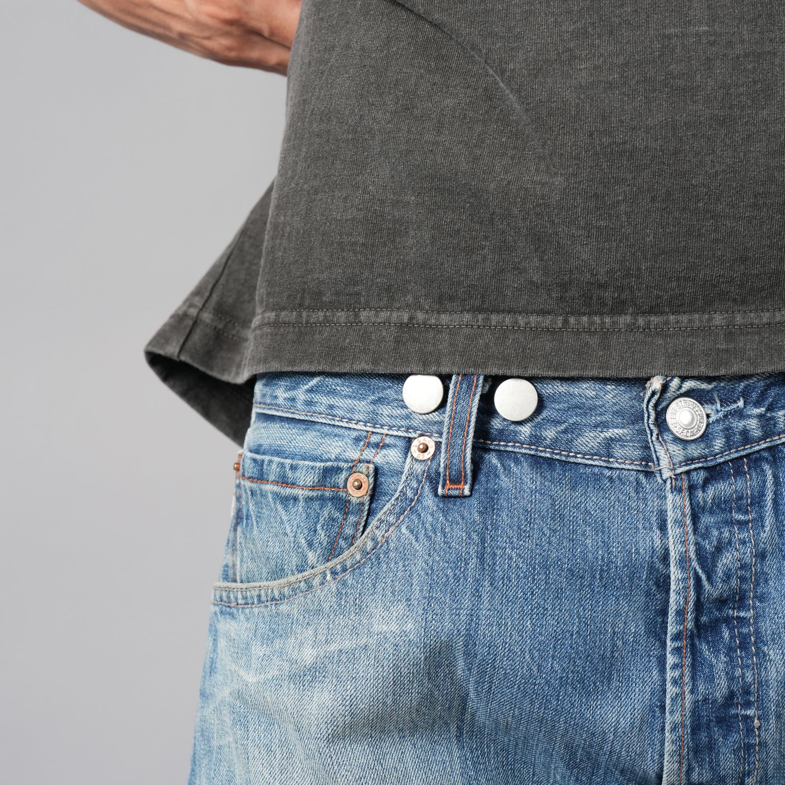 BASICKS x Vintage Levi's Heart Pocket Damage Denim / ハートポケットダメージデニム [34インチ] (ブルー)