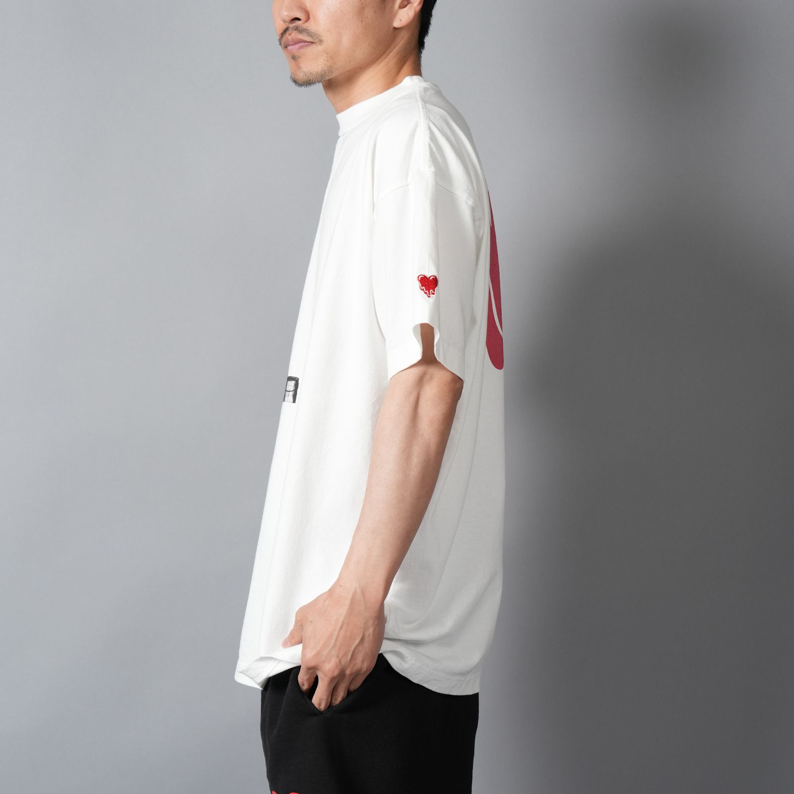 【残りわずか】【コラボ】EU-MK8-0000-C34 / EU DK STAND SS TEE / WHITE / Tシャツ (ホワイト)