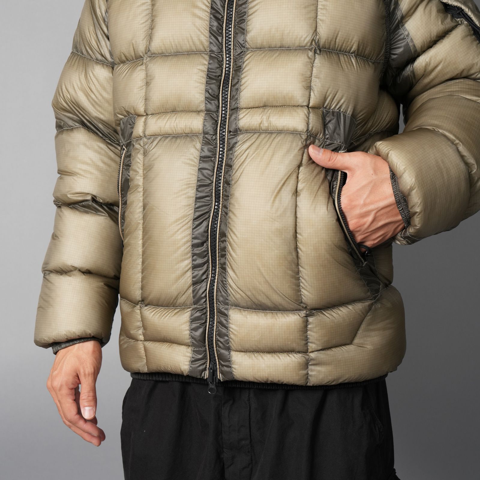 【残りわずか】D.D. SHELL HOODED DOWN JACKET / フーデッド ダウンジャケット (フォールンロック)