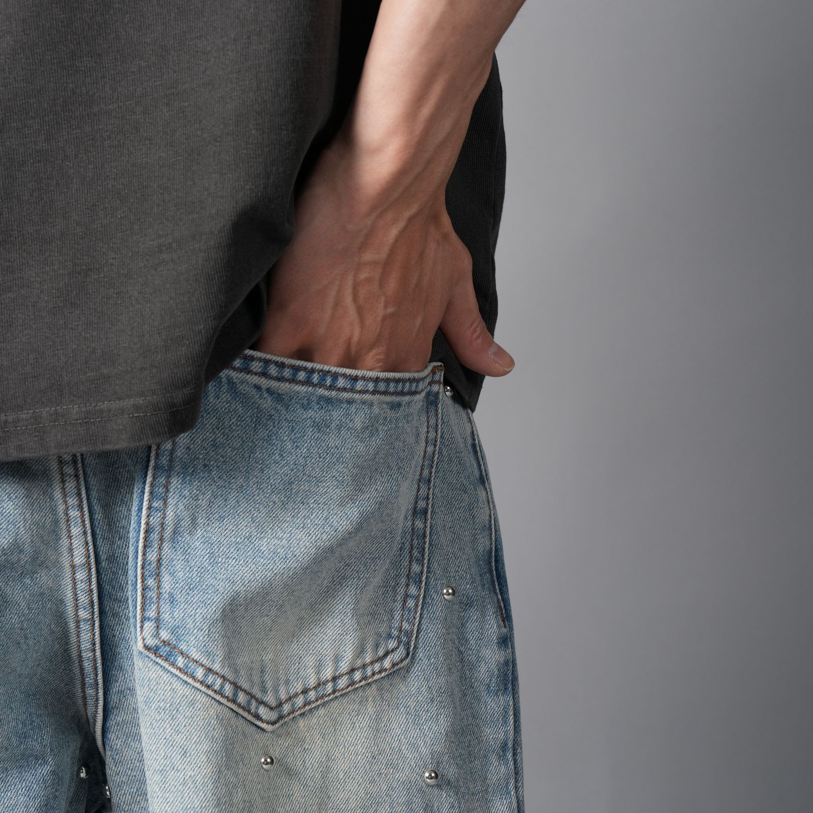 LAX, baggy studded denim (light wash) / デニムパンツ (ウォッシュドブルー)