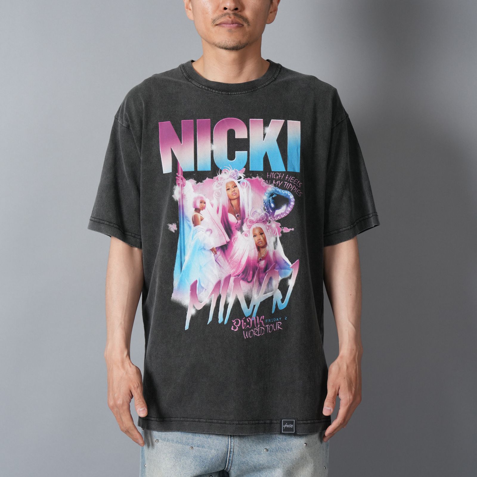 UIZZ-22570 / NICKI MINAJ / ニッキーミナージュ / Tシャツ (ブラック)