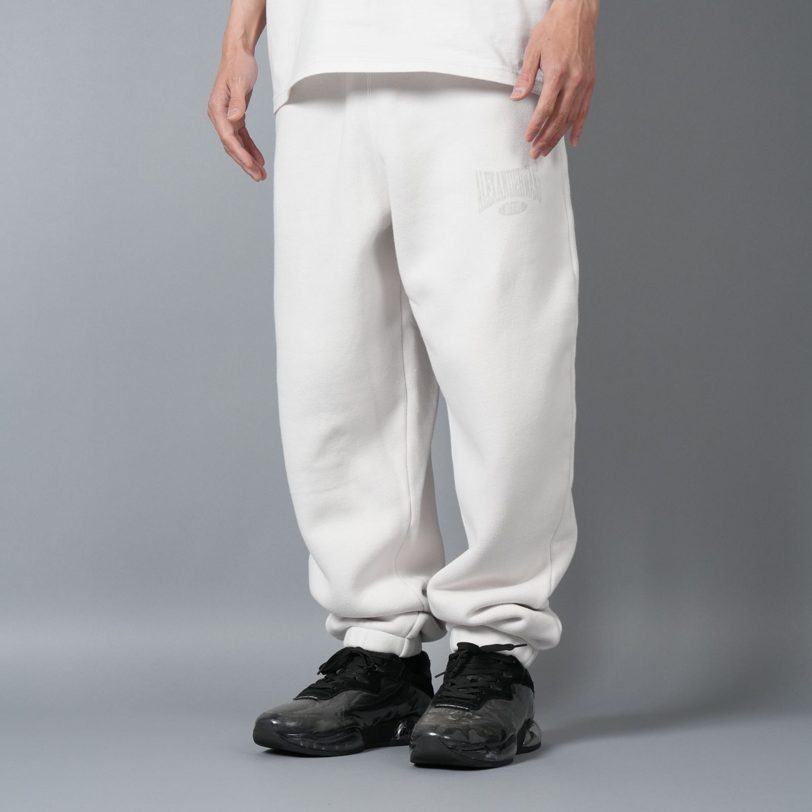 【ラスト1点】GRAPHIC SWEATPANTS / グラフィック クルーネックスウェットパンツ   (ダーティーホワイト)