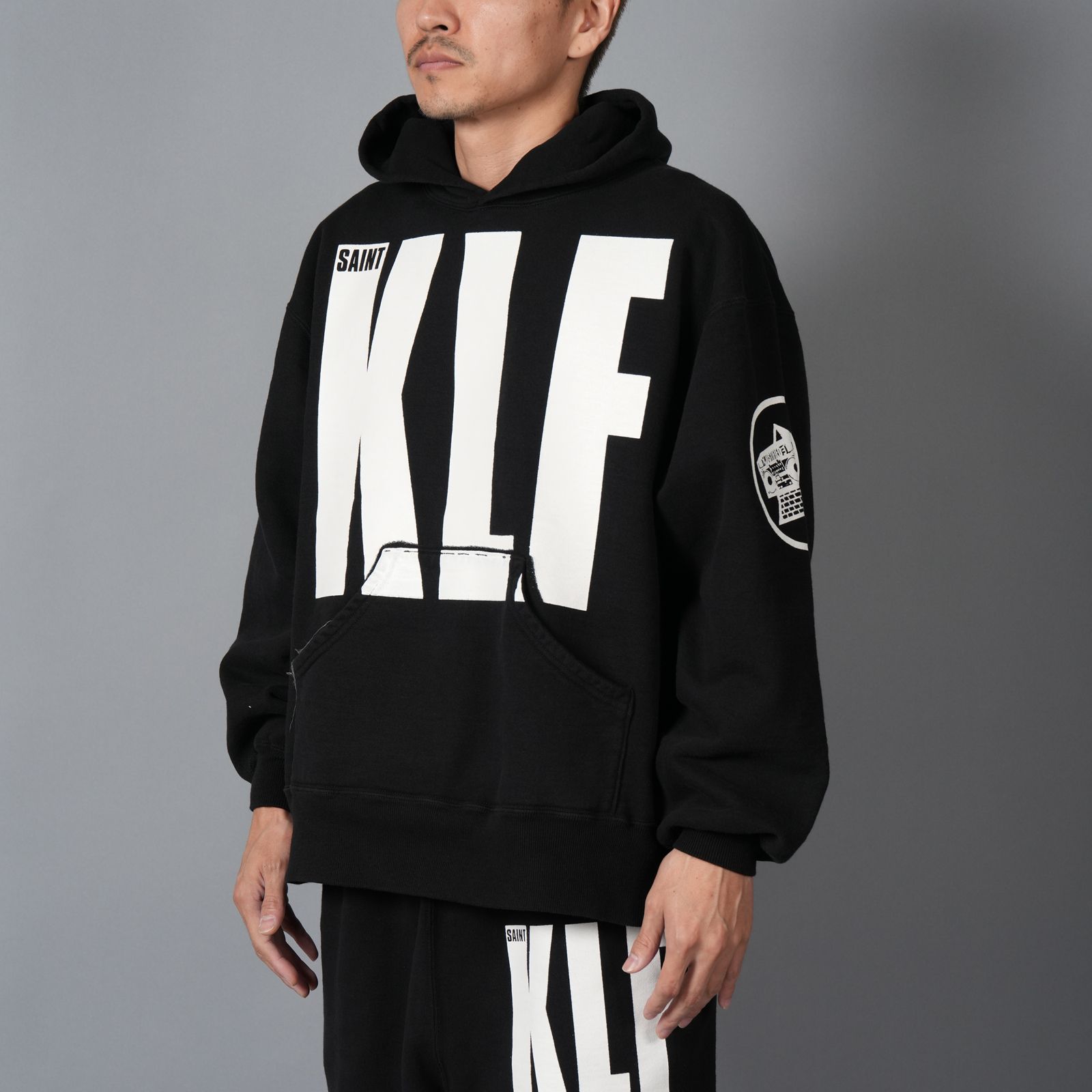【残りわずか】SM-HR1-0000-C06 / KLF_HOODIE / KLF / BLACK / パーカー・フーディー (ブラック)