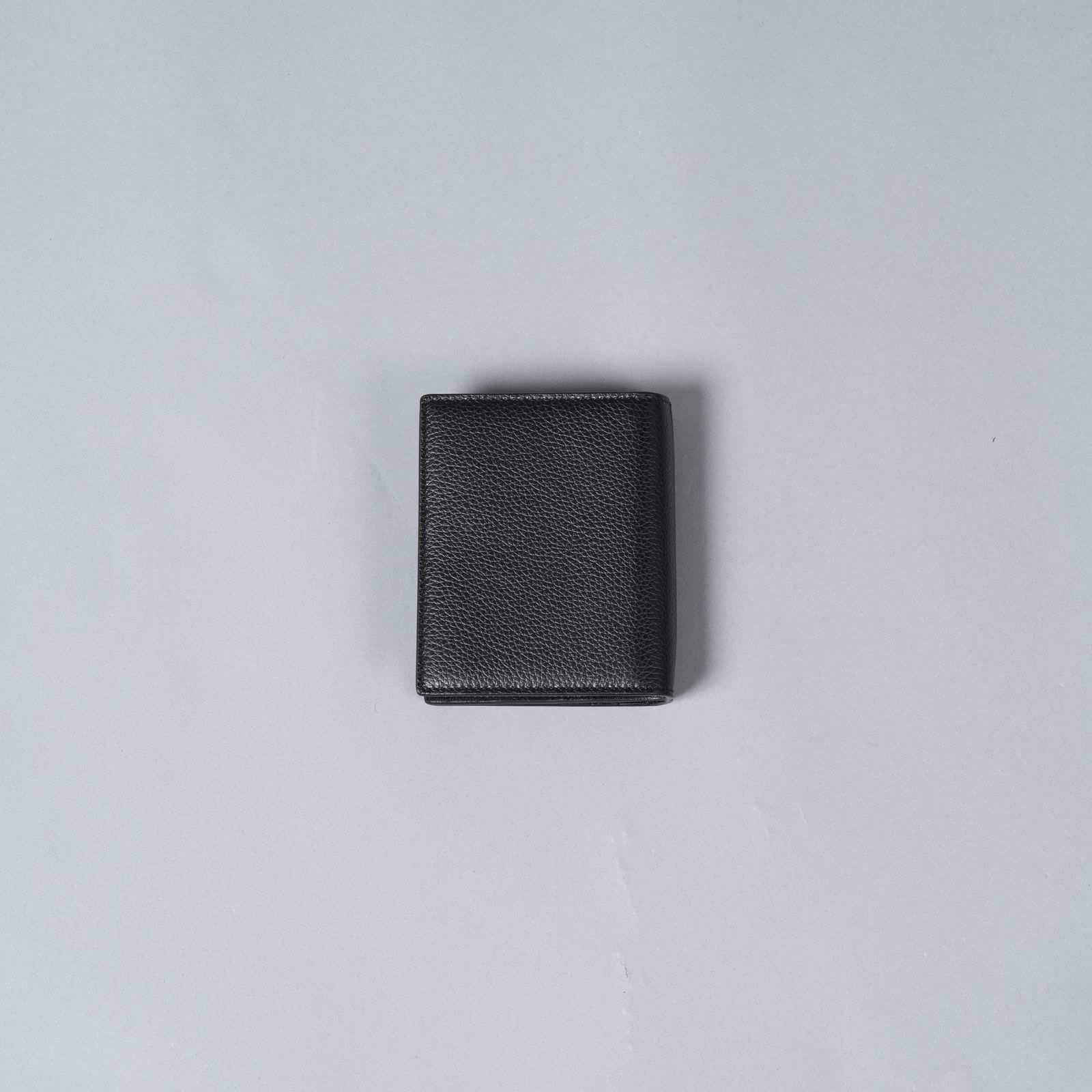 【ラスト1点】TRIFOLD / ブラック レザー製 二つ折りウォレット / マルニメンディング装飾ウォレット (ブラック)