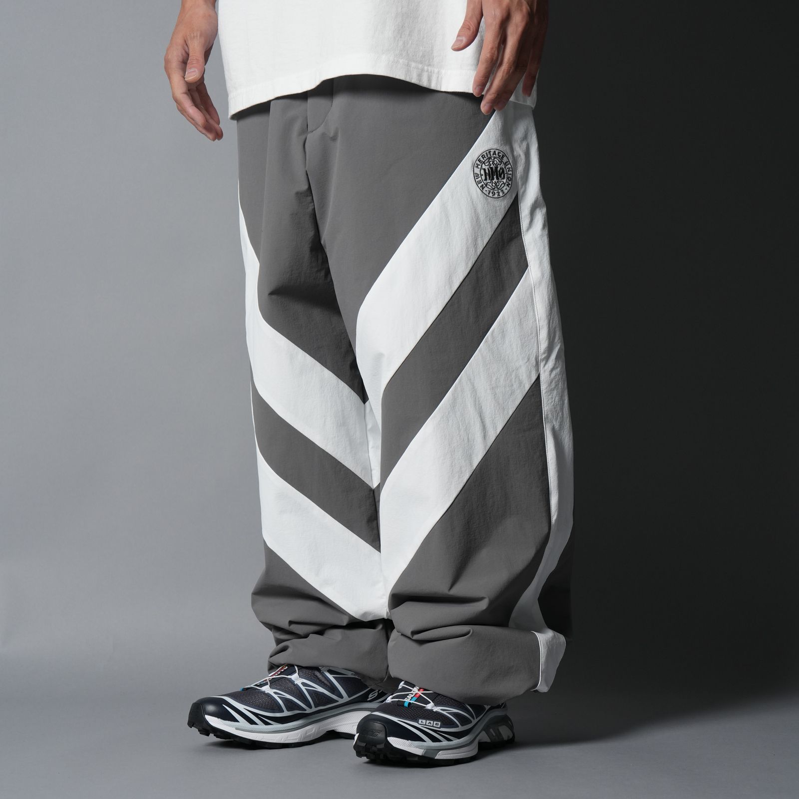 【ラスト1点】CHEVRON PUFFER NYLON TROUSER / ナイロントラウザー (グレー/ホワイト)
