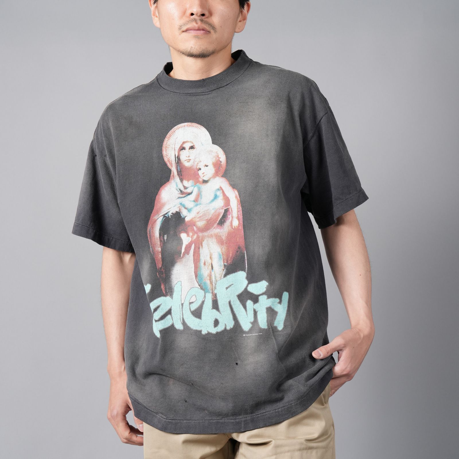 ©SAINT M×××××× - 【ラスト1点】[2月23日(金)10時発売!!] [限定] SM-YS8-0000-C39 / SA_SS TEE  / CELEBRITY / BLACK / Tシャツ (ブラック) | Confidence