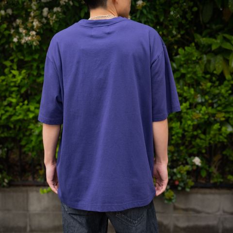 今シーズンのテーマでもある"ANANKE"のグラフィックをプリントしたTシャツ